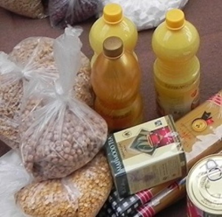 کمک های 300 میلیون ریالی نیکوکاران و خیران خویی به مستمندان