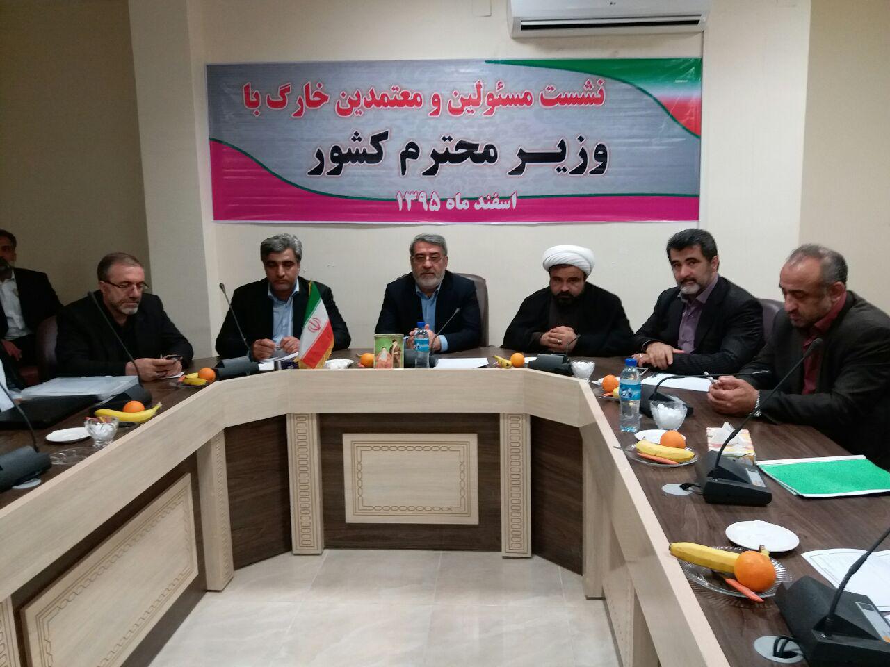 اهالی در یتیم خلیج فارس در انتظار دست نوازش مسوولان