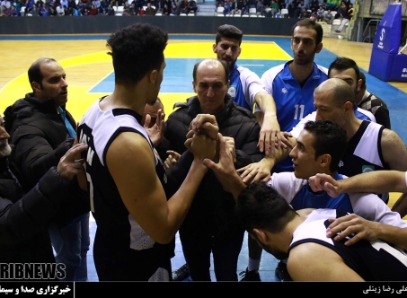 ایزدپناه: مجسمه این کادرفنی را باید طلا گرفت ایزدپناه: مجسمه این کادرفنی را باید طلا گرفت