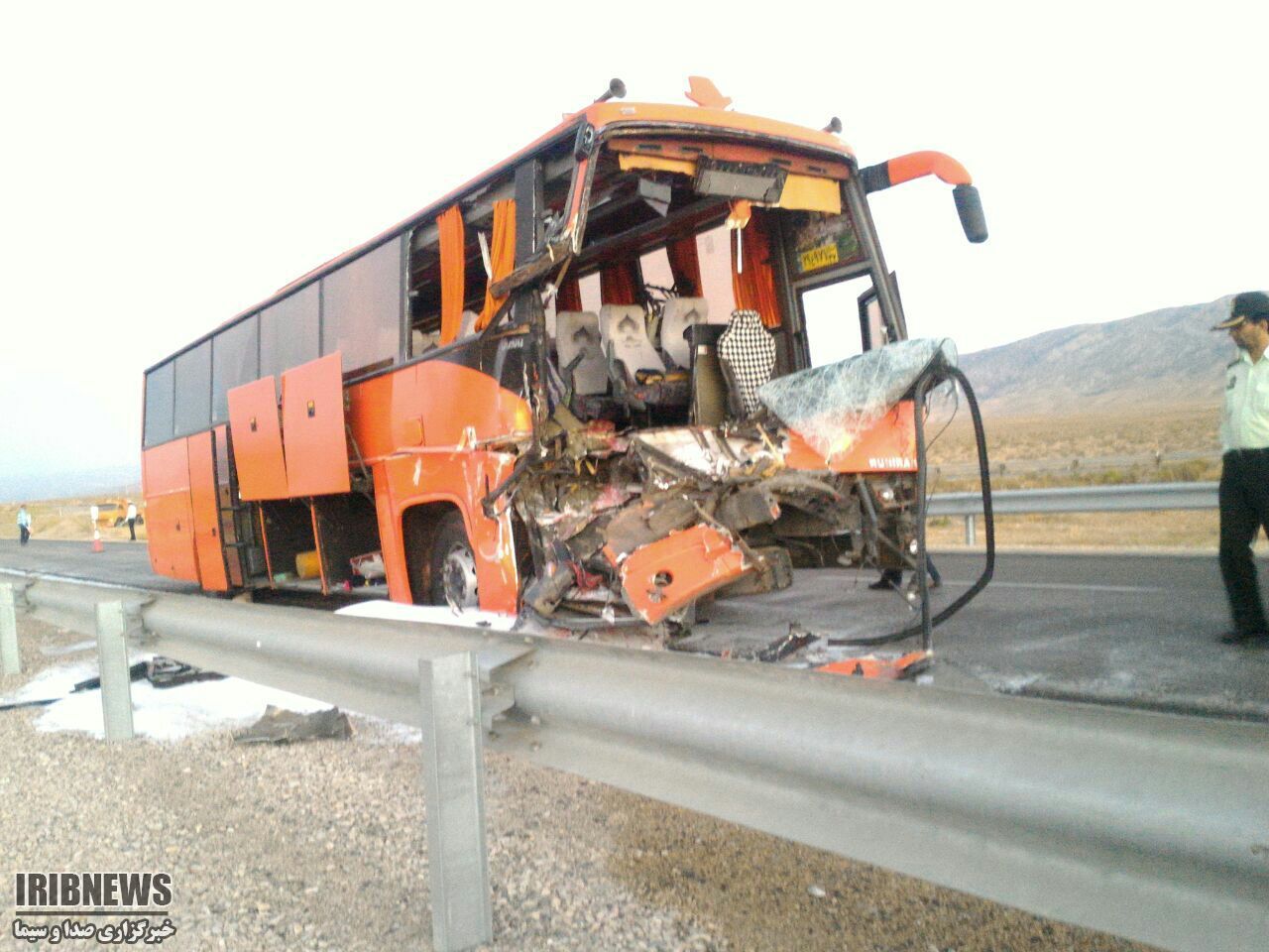 سه کشته در برخورد اتوبوس با کامیون