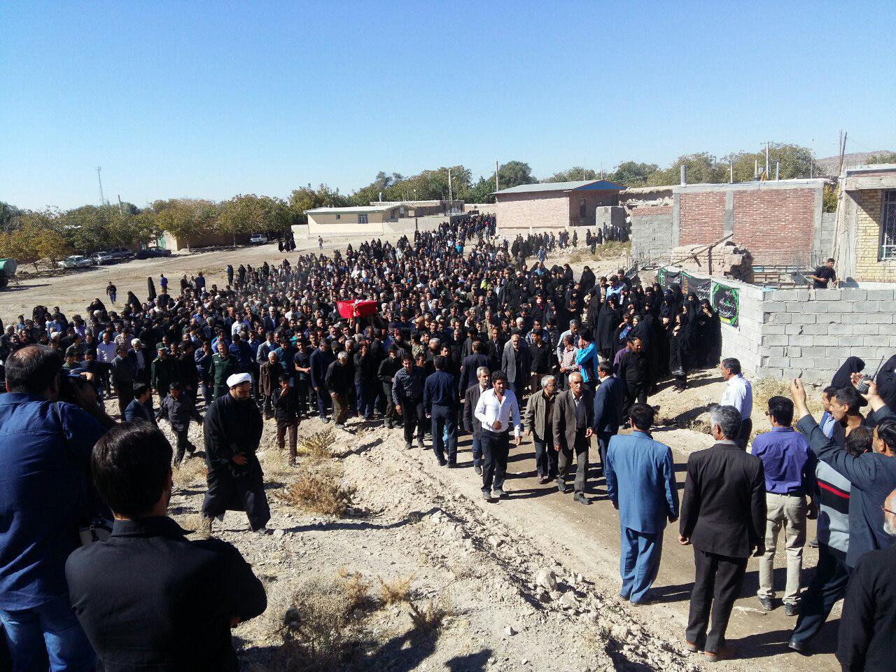 برگزاری مراسم تشییع پدر حاج قاسم سلیمانی در رابر برگزاری مراسم تشییع پدر حاج قاسم سلیمانی در رابر