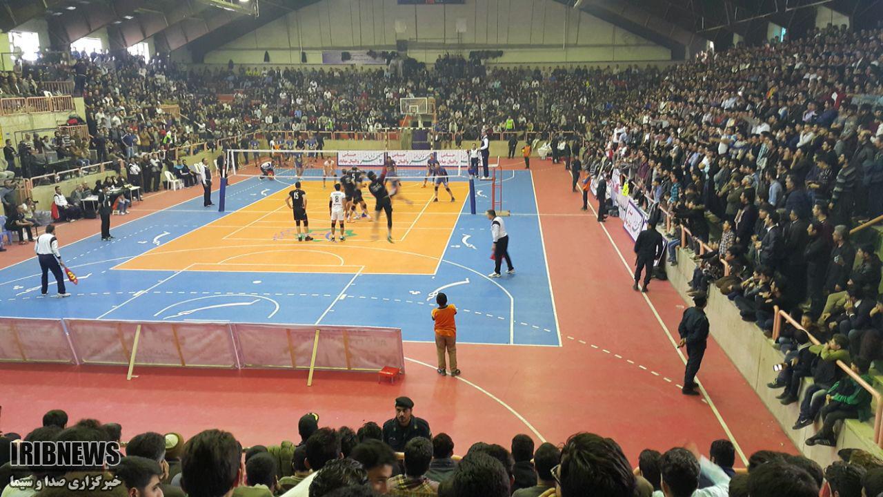 بازی برگشت تیم وحدت مهاباد مقابل صنایع اردکان یزد بازی برگشت تیم وحدت مهاباد مقابل صنایع اردکان یزد