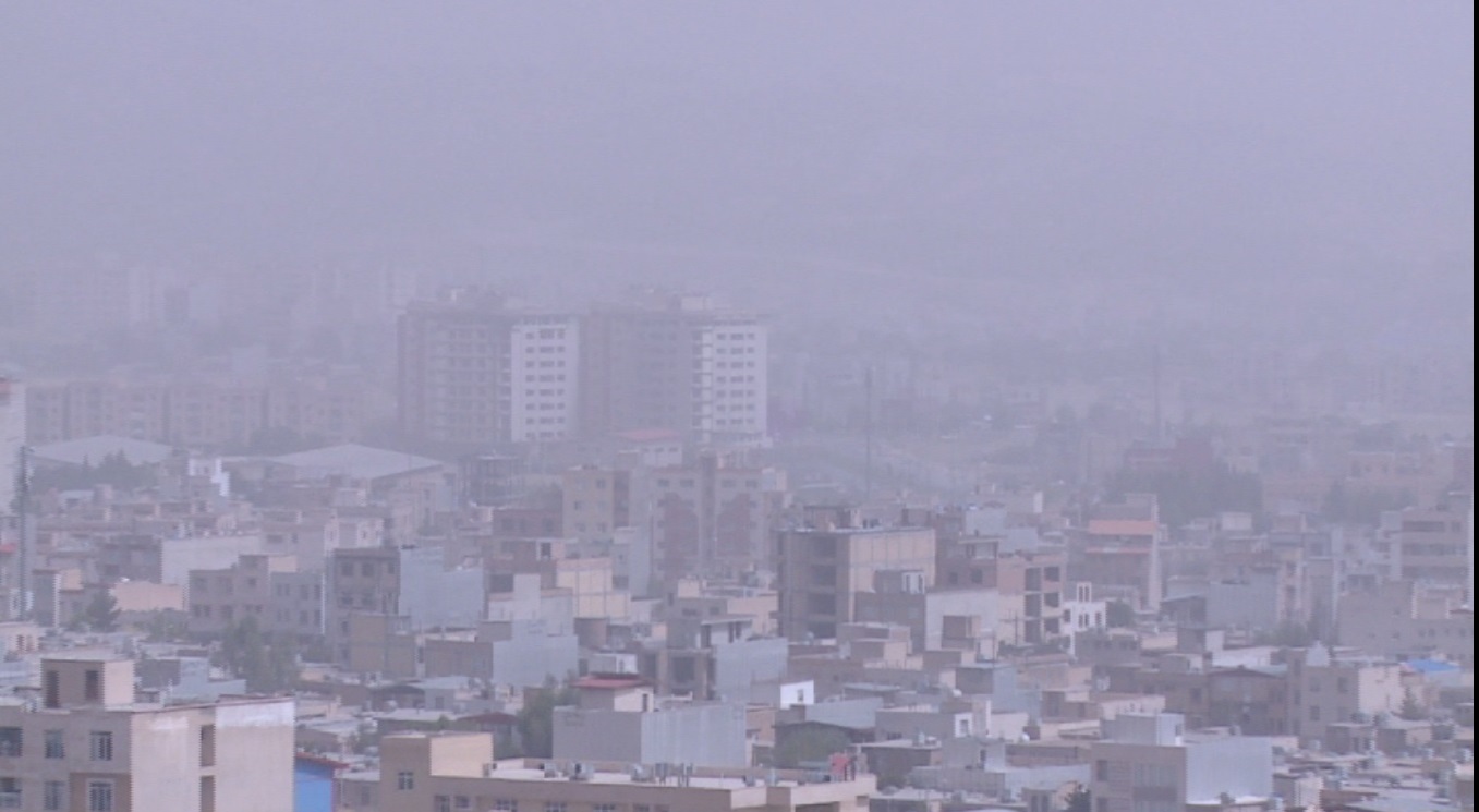 ایلام در اولین روزهای فصل تابستان غبارآلود شد