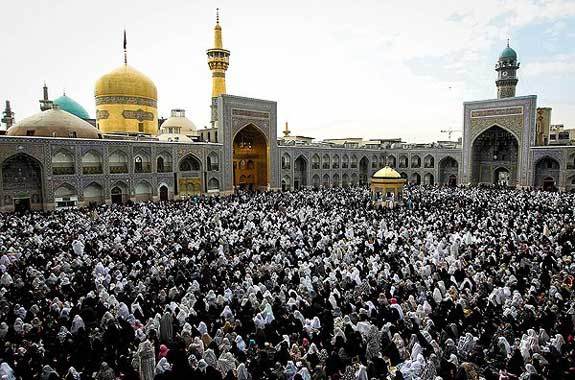 10 برابربودن تعداد زائران حرم رضوی نسبت به زائران خانه خدا