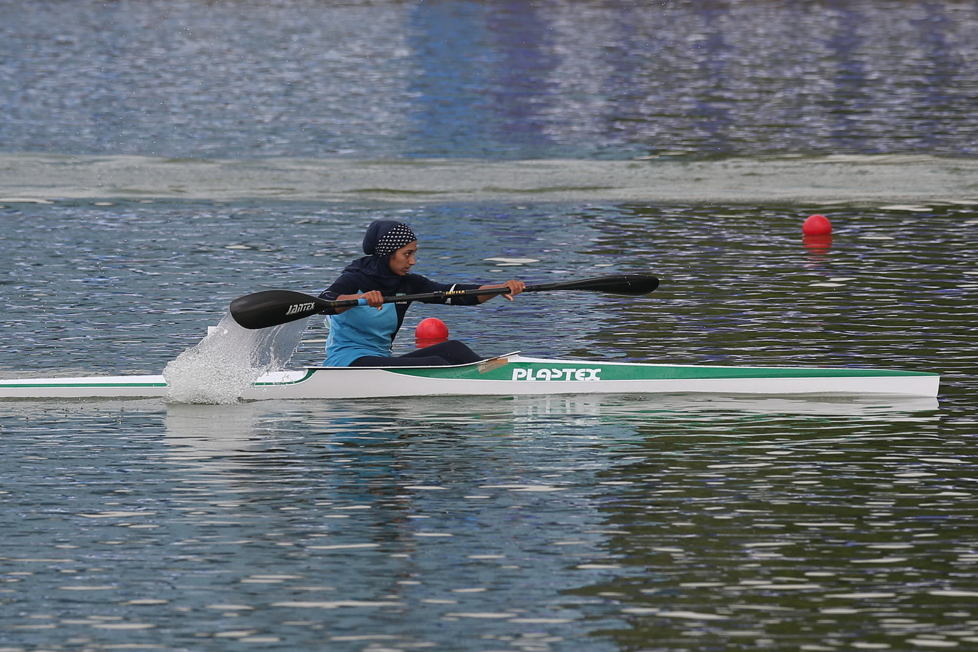 درخشش بانوان قایقران استان اصفهان در مسابقات قهرمانی آسیا