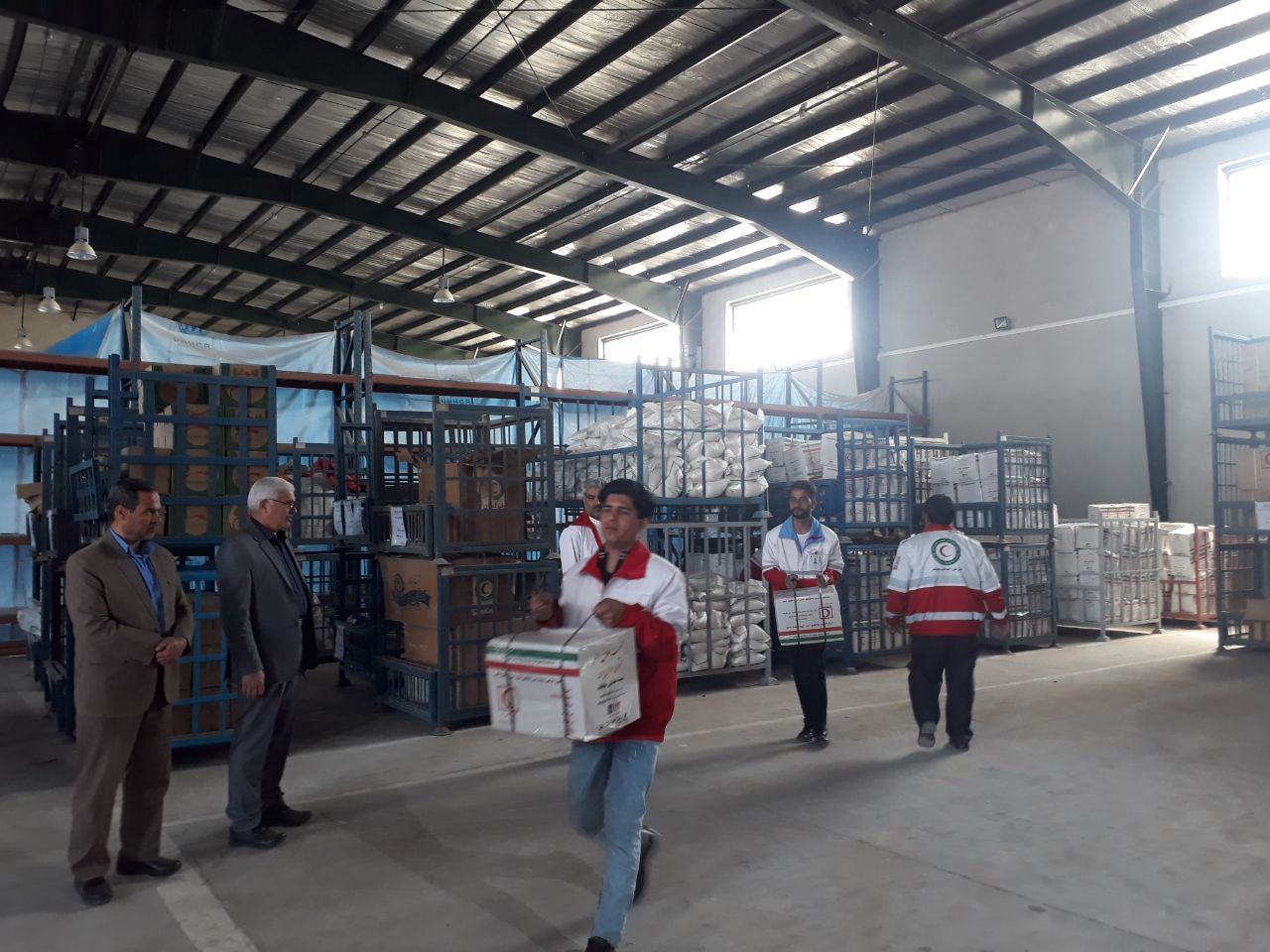 ارسال محموله کمکهای هلال احمر از تایباد به سیل زدگان گلستان