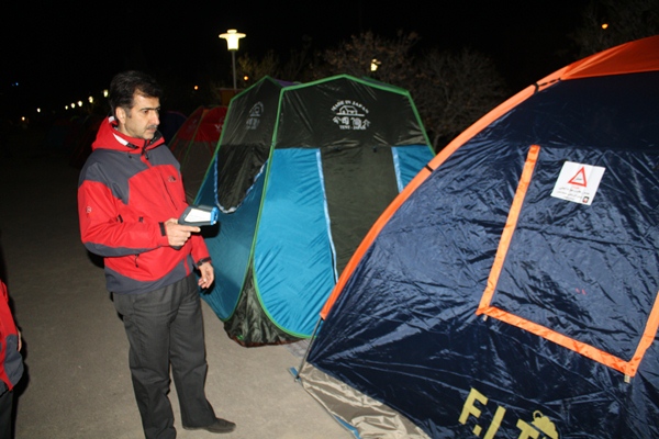 جمع آوری ۱۵۶ کپسول گاز پیک نیک از چادر مسافران در باغ فدک اصفهان