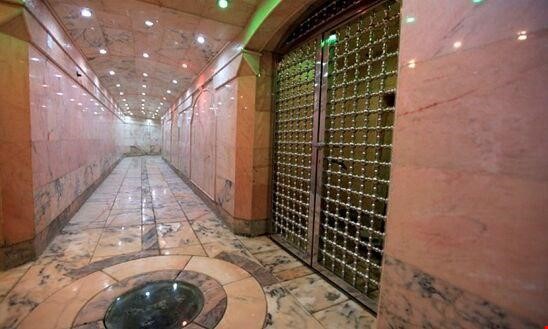 مشاركت هنرمندان صنايع دستي در ساخت پنجرههاي سرداب غيبت امام زمان(عج) مشاركت هنرمندان صنايع دستي در ساخت پنجرههاي سرداب غيبت امام زمان(عج)