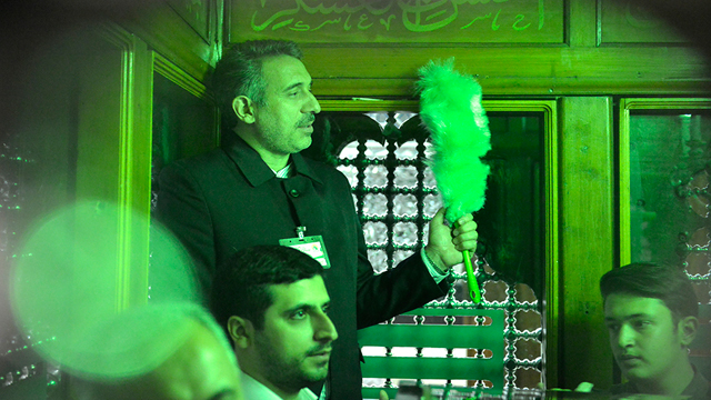 غبار روبی حرم مطهر حضرت عبدالعظیم حسنی (ع) غبار روبی حرم مطهر حضرت عبدالعظیم حسنی (ع)