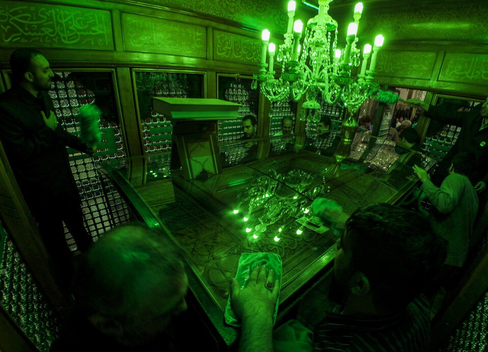 غبار روبی حرم مطهر حضرت عبدالعظیم حسنی (ع) غبار روبی حرم مطهر حضرت عبدالعظیم حسنی (ع)