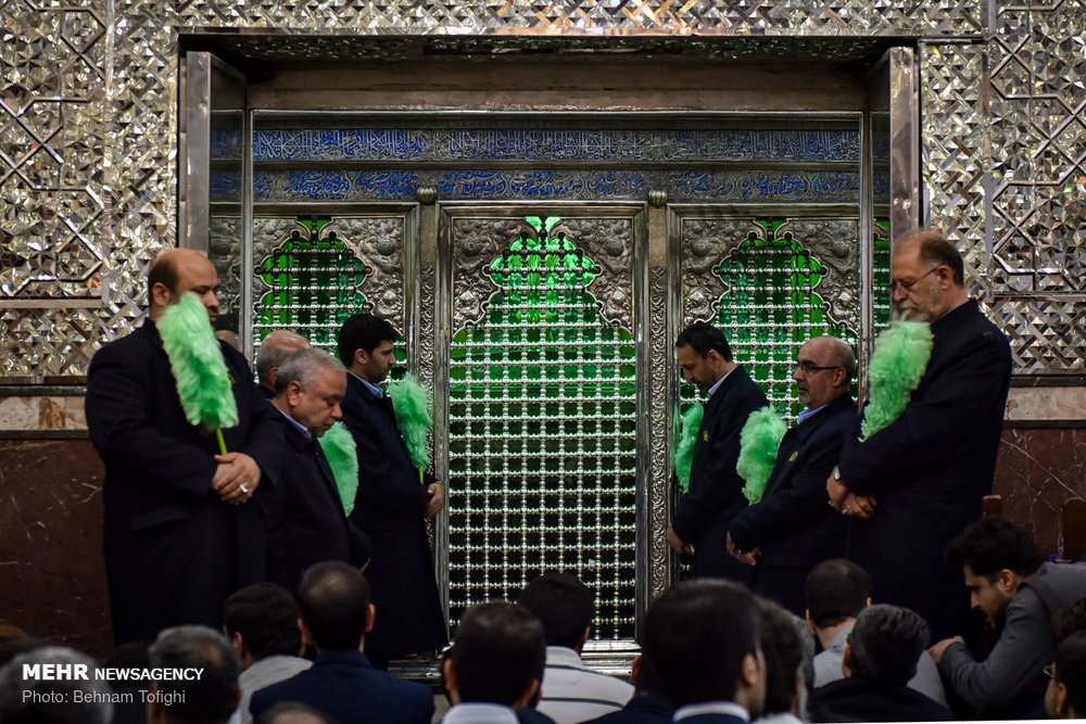 غبار روبی حرم مطهر حضرت عبدالعظیم حسنی (ع) غبار روبی حرم مطهر حضرت عبدالعظیم حسنی (ع)