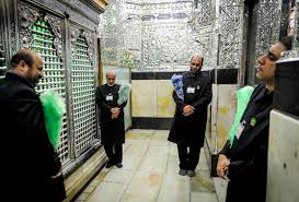 غبار روبی حرم مطهر حضرت عبدالعظیم حسنی (ع) غبار روبی حرم مطهر حضرت عبدالعظیم حسنی (ع)