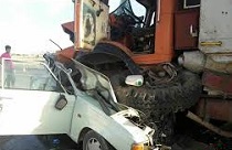 یک کشته در پی برخورد کامیون با وانت یک کشته در پی برخورد کامیون با وانت