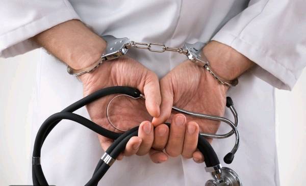 دستگیری پزشک قلابی در اقلید دستگیری پزشک قلابی در اقلید