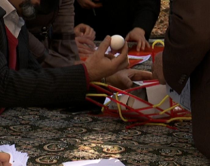 نجات تخم مرغ توسط دانشجویان نجات تخم مرغ توسط دانشجویان