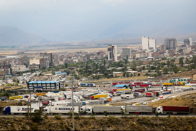 تداوم فعالیت تجاری بین المللی در پایانه مرزی بازرگان