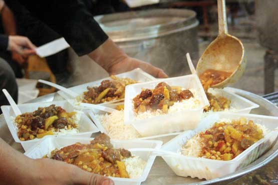طبخ بیش از ۵۰۰ پرس غذای گرم در اردکان