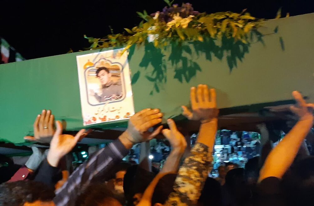 تشییع پیکر شهید مدافع حرم در کاشان تشییع پیکر شهید مدافع حرم در کاشان