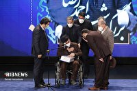 تجلیل از احمدرضا معتمدی در اختتامیه چهلمین جشنواره فیلم فجر