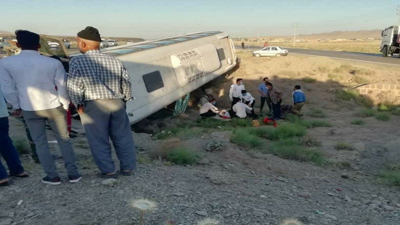 ۱۲ مصدوم درواژگونی اتوبوس مسافربری در کمربندی تربت حیدریه