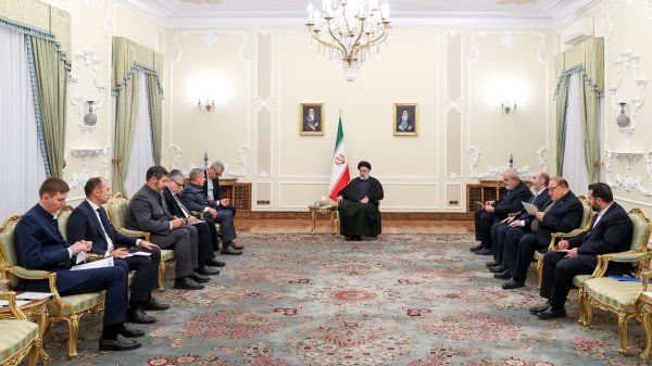 ** آمادگی ایران برای ارتقای روابط اقتصادی با جمهوری تاتارستان ** آمادگی ایران برای ارتقای روابط اقتصادی با جمهوری تاتارستان