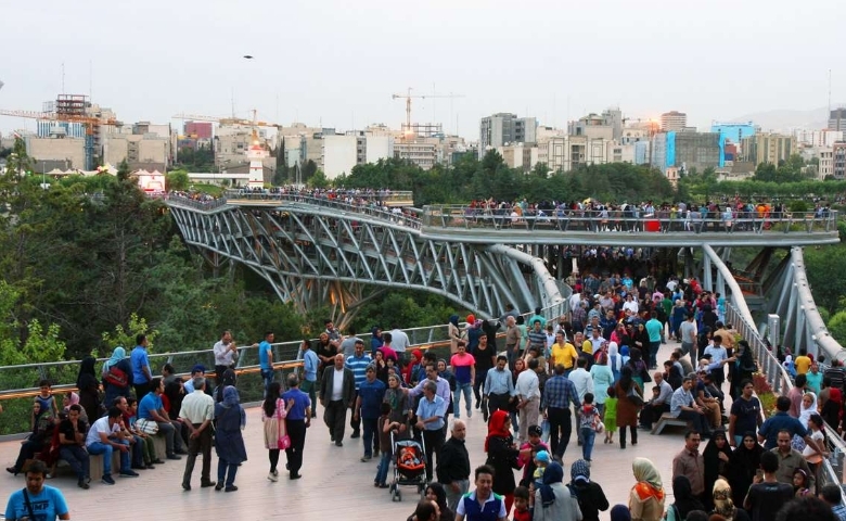 پیاده روی بر روی پل طبیعت را تجربه کرده اید؟ پیاده روی بر روی پل طبیعت را تجربه کرده اید؟