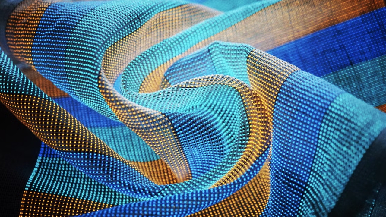 حسینی /لباس حاوی نخ و نانومغناطیس حرکات ظریف بدن را رصد می‌کند