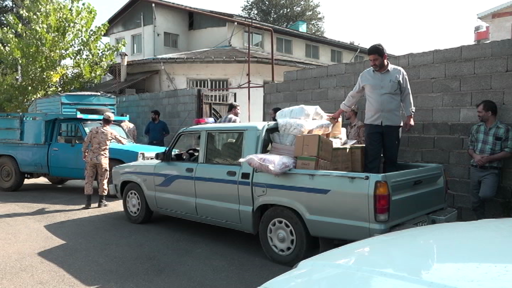 توزیع ۸ هزار بسته‌ی معیشتی و تحصیلی در گیلان