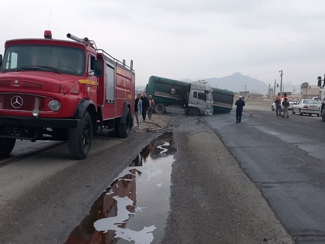 قیچی کردن تانکر ۳۰ هزار لیتری حمل سوخت