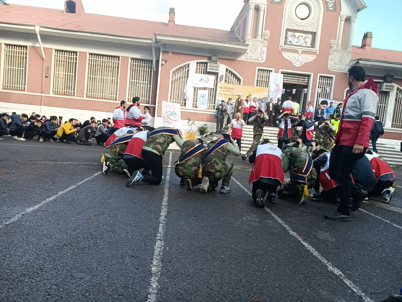 تمرین مهارت مقابله با زلزله وبلایای طبیعی درمدارس گیلان تمرین مهارت مقابله با زلزله وبلایای طبیعی درمدارس گیلان