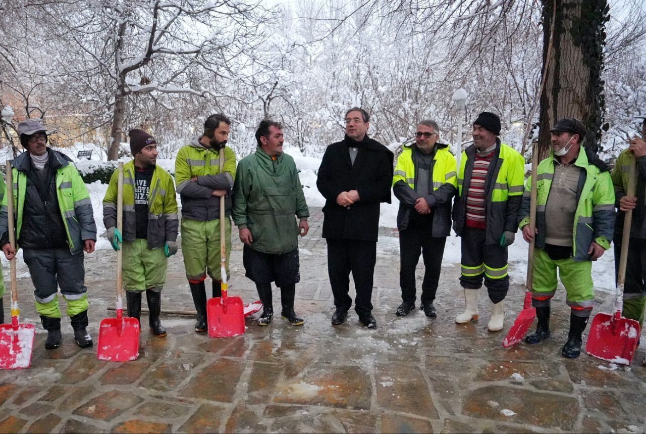 شهروندان آذربایجان‌غربی به پویش برف‌تکانی درختان بپیوندند