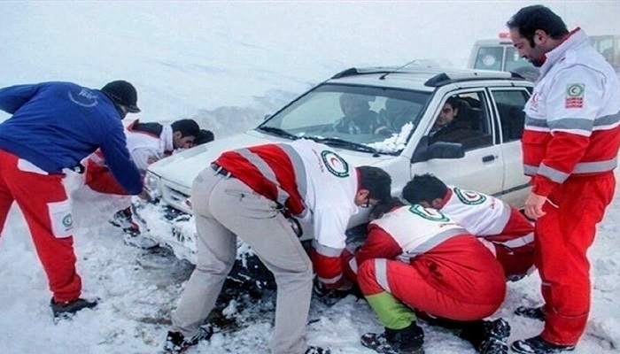 امدادرسانی نجاتگران زنجانی به بیش از ۳۵۰ نفر گرفتار  در برف و کولاک