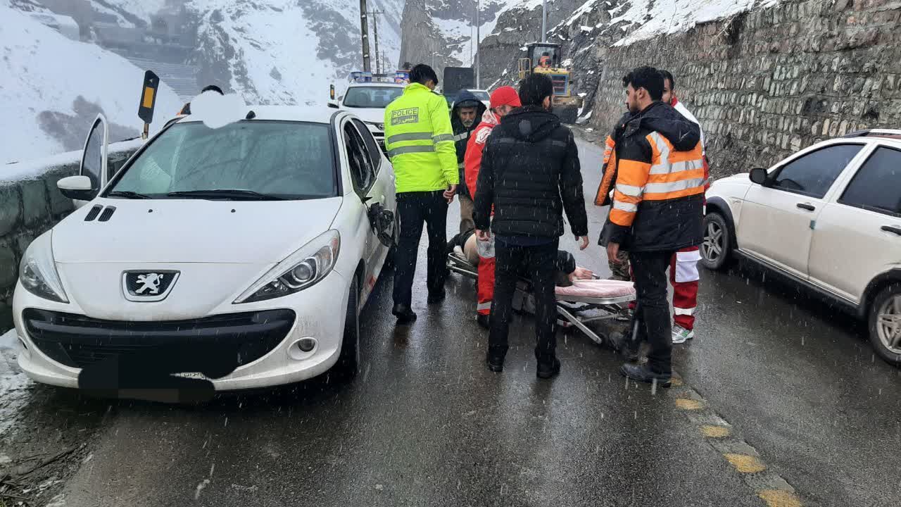 بر اثر ریزش سنگ در جاده کرج چالوس یک نفر جان باخت