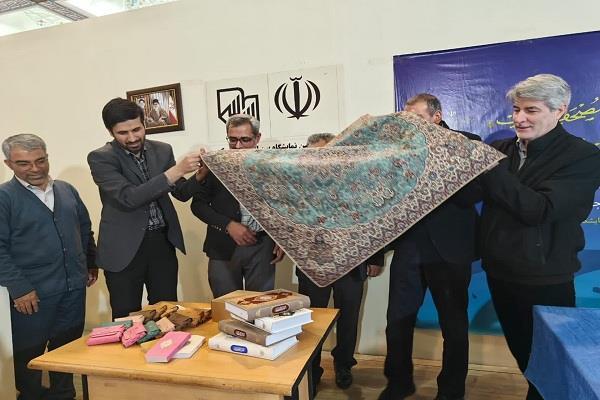 رونمایی از سه مصحف شریف در نمایشگاه قرآن کریم رونمایی از سه مصحف شریف در نمایشگاه قرآن کریم