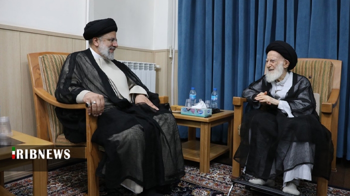 استماع نظرات و ارائه گزارش کشور به مراجع تقلید تکلیف ضروری کارگزاران است