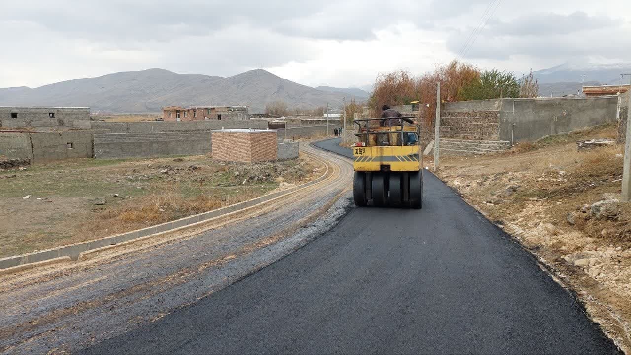 بهسازی و آسفالت  ۲۲ کیلومتر از راههای روستایی سلماس