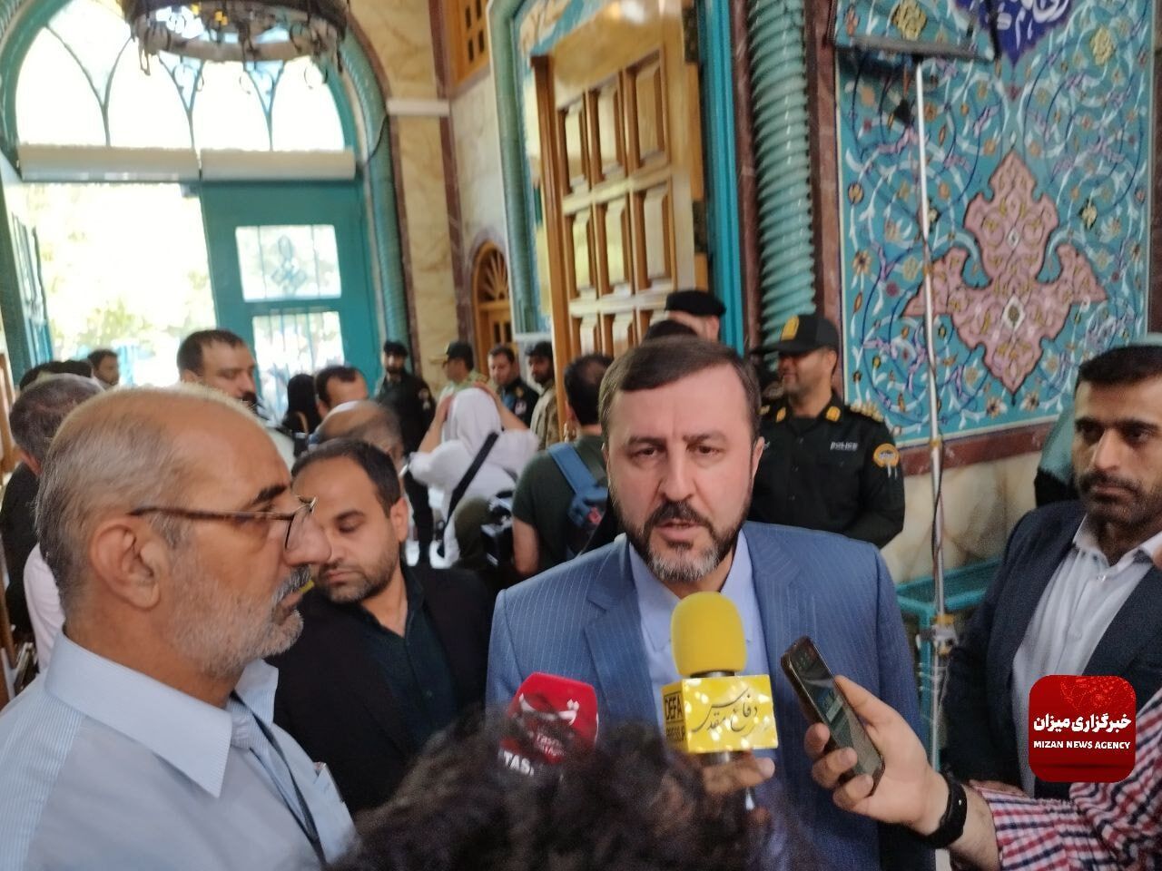 رئیس جمهور باید اعتماد میان مردم و حاکمیت را افزایش دهد رئیس جمهور باید اعتماد میان مردم و حاکمیت را افزایش دهد