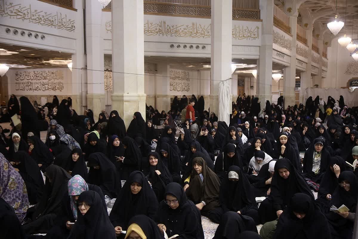 مراسم گرامیداشت شهید سید هاشم صفی الدین در حرم بانوی کرامت مراسم گرامیداشت شهید سید هاشم صفی الدین در حرم بانوی کرامت