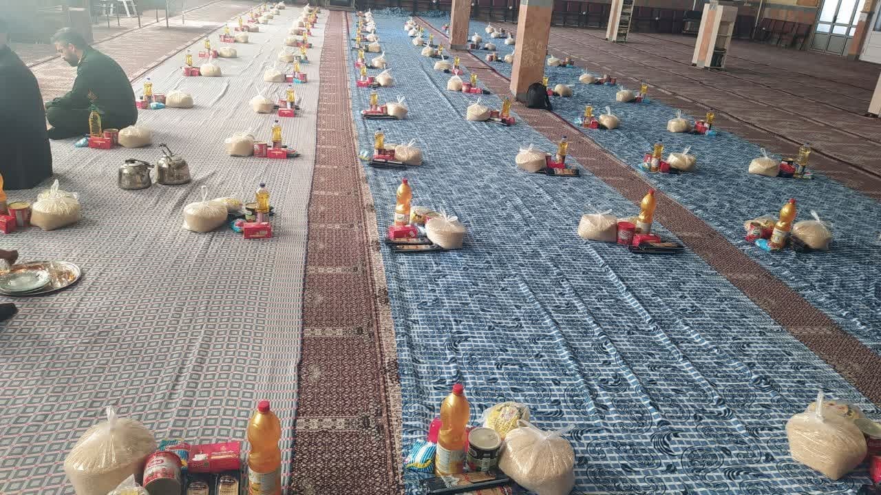 تداوم کمکهای مردمی به جبهه مقاومت در سلماس تداوم کمکهای مردمی به جبهه مقاومت در سلماس