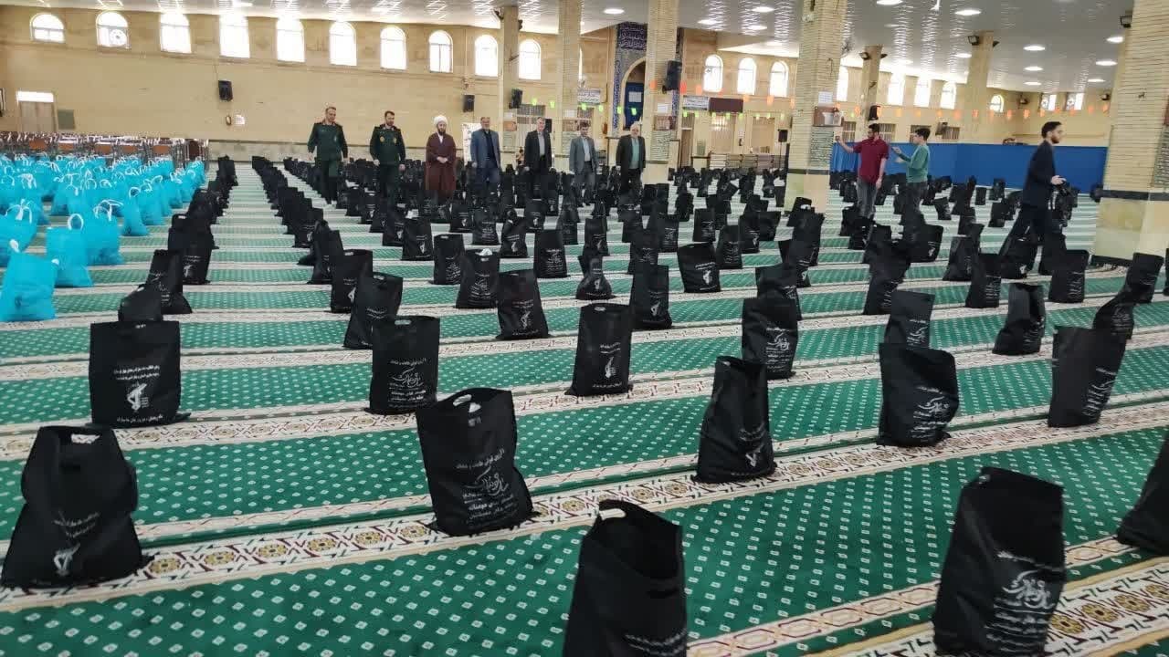 توزیع ۵۰۰۰ بسته معیشتی در خوی به مناسبت عید سعید فطر توزیع ۵۰۰۰ بسته معیشتی در خوی به مناسبت عید سعید فطر