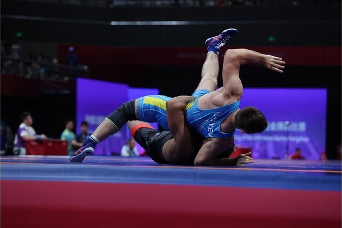 نشان برنز علی پور و سعیدی نوا در روز دوم کشتی جوانان جام قهرمانان