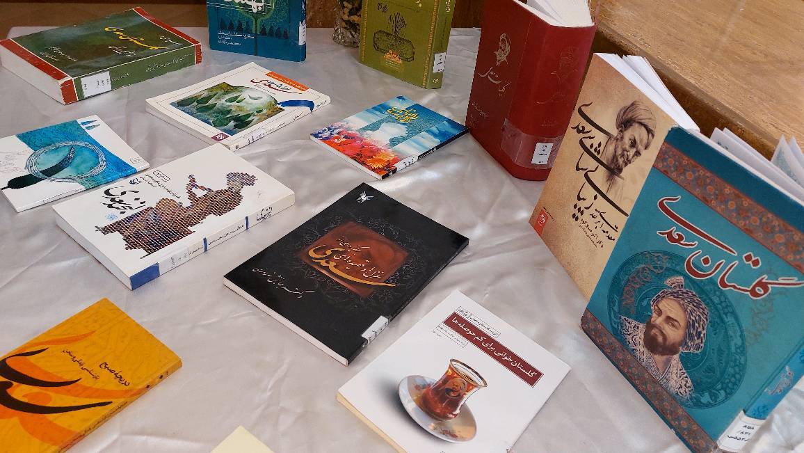 نذر کتاب در آباده