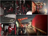 ۱۵ مصدوم در برخورد اتوبوس با تریلر در جاجرود