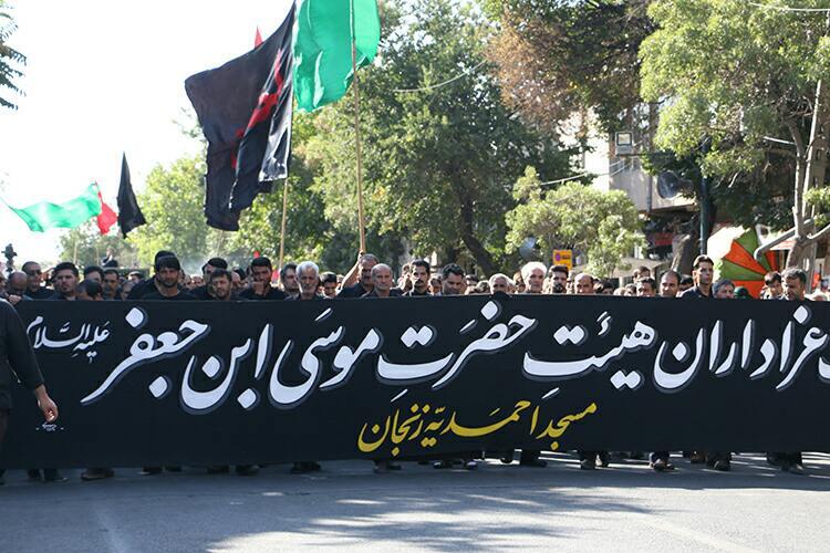حرکت دسته عزاداری مسجد احمدیه زنجان در عصر تاسوعا
