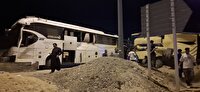 برخورد کمباین و اتوبوس در محور توره