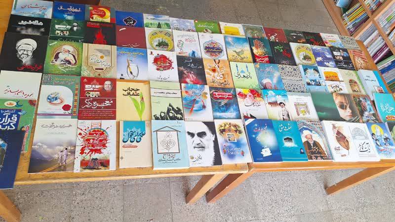 اهدای ۹۵ نسخه کتاب خیر شیرازی به کتابخانه شهر بهمن