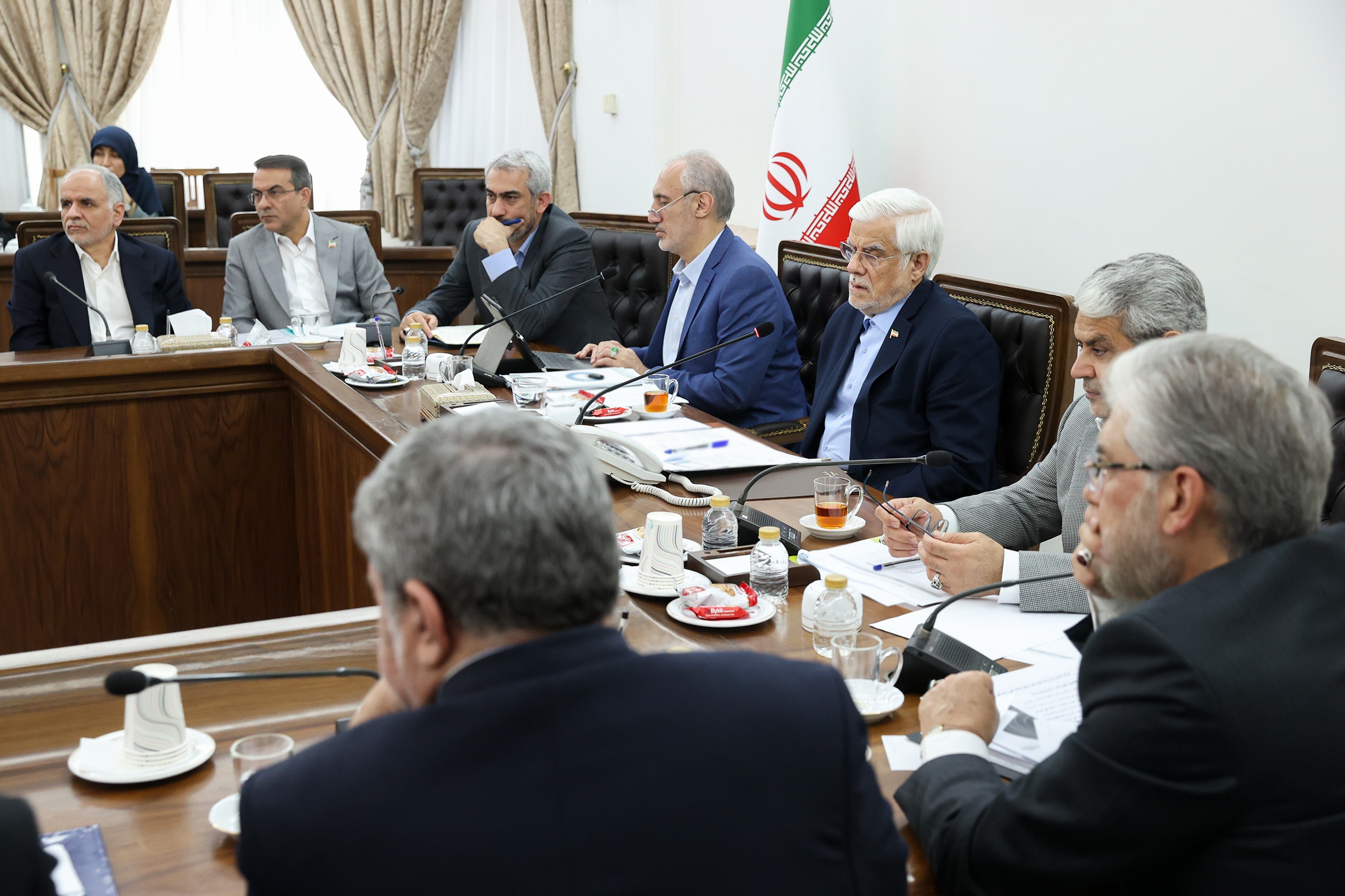 عارف: نباید با ورود علم و فناوریها مقابله کنیم عارف: نباید با ورود علم و فناوریها مقابله کنیم