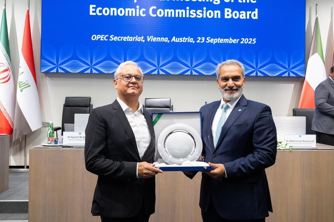 اوپک از خدمات نماینده پیشین ایران در کمیسیون اقتصادی تجلیل کرد اوپک از خدمات نماینده پیشین ایران در کمیسیون اقتصادی تجلیل کرد