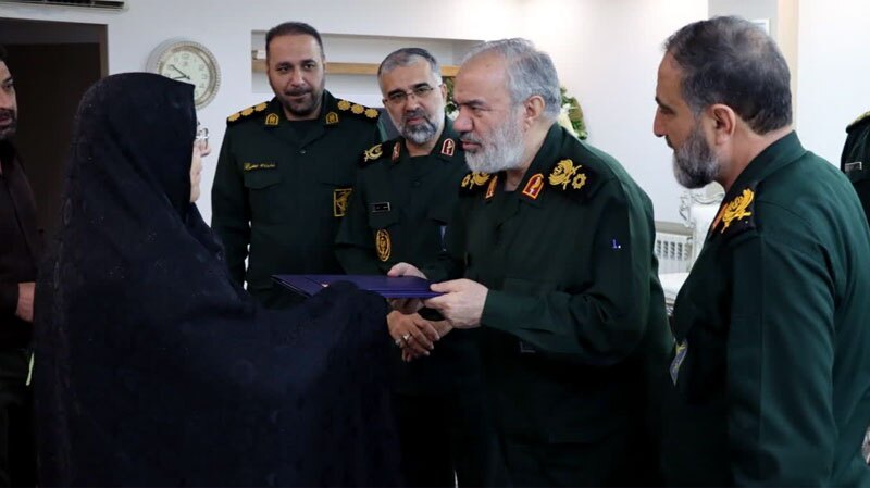 دیدار جانشین فرمانده کل سپاه با خانواده شهید تازه تفحص‌شده گلستان