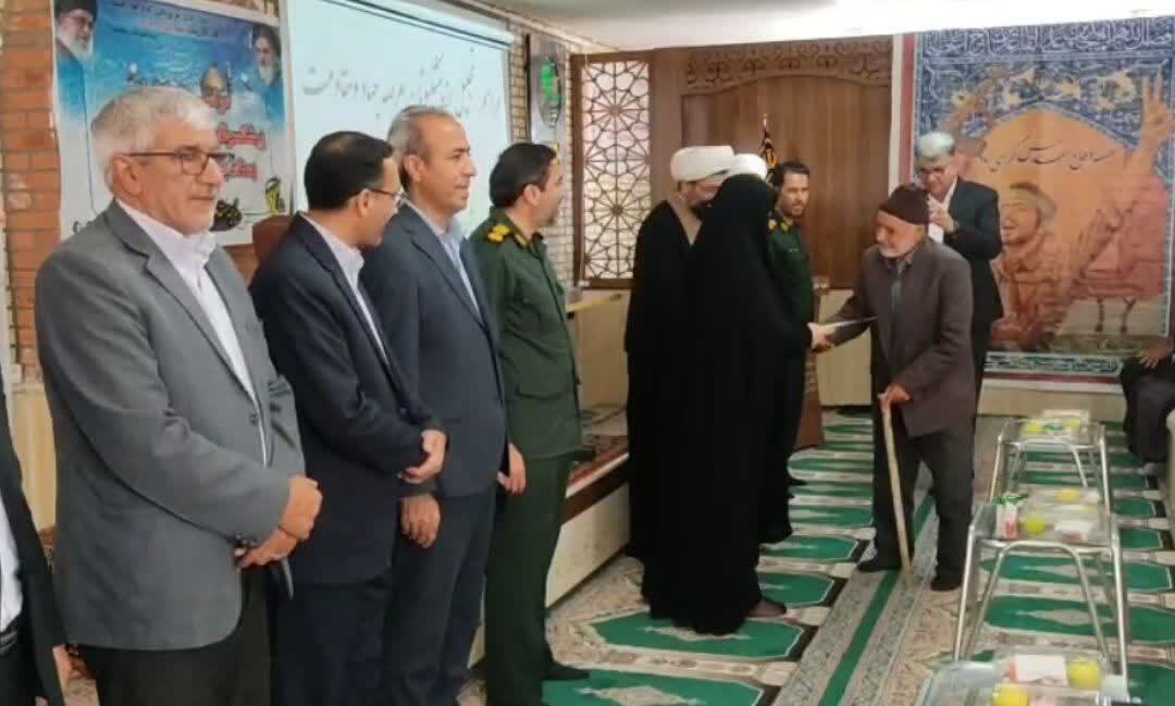 تجلیل از رزمندگان دوران هشت سال دفاع مقدس شهرستان پلدشت 